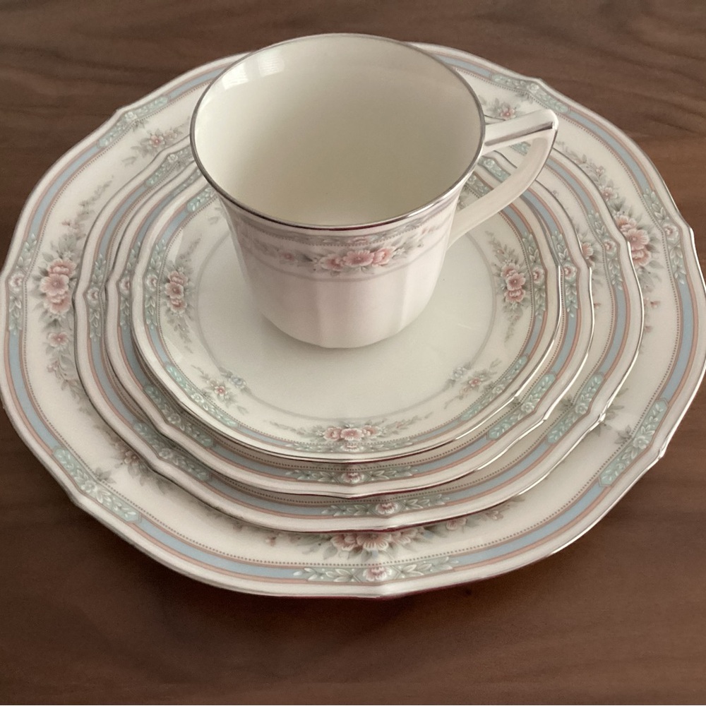 Elegant Noratake Rothschild cream and Pink Dinnerware Set for Formal Dining 8